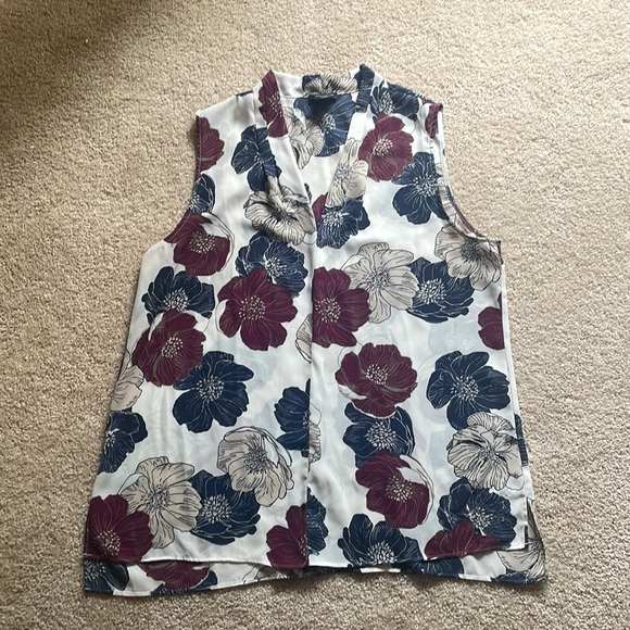 Sleeveless, Floral, Ann Taylor Blouse - Picture 2 of 3